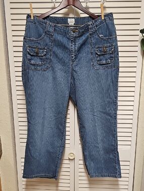 EUC Edge Blue Cropped Stretchy Cargo Pocket Jeans W Smaller Button Pockets Front